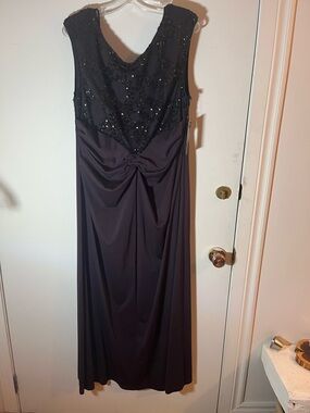 Elegant Black Sequin-Top Evening Dress